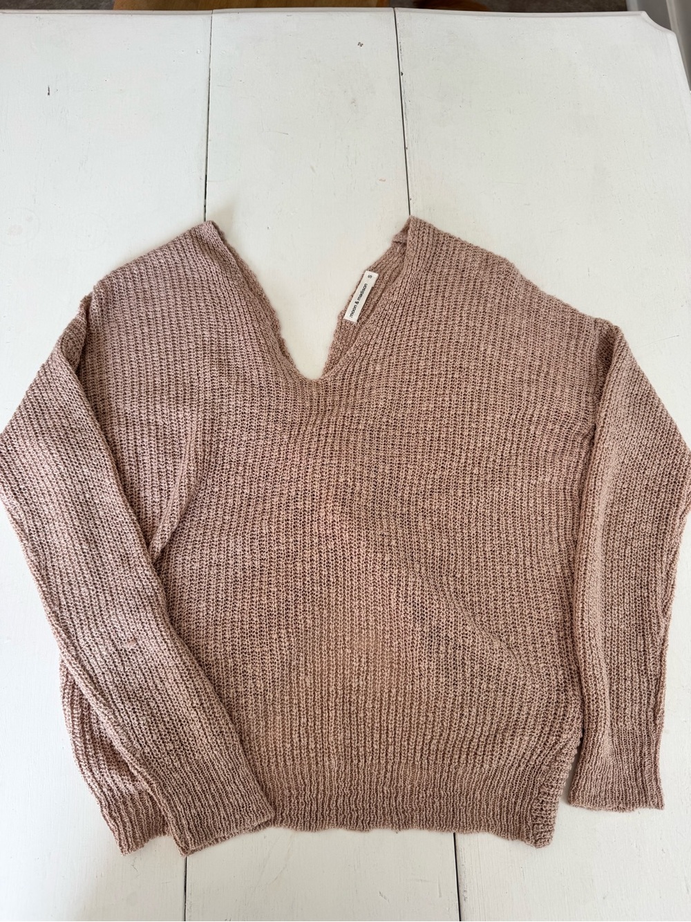 Moon and Madison V-neck knit sweater Size S